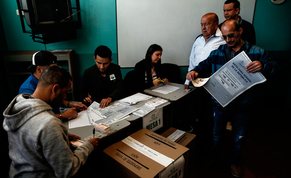 111575Colombia-Elecciones-Votan-EFE