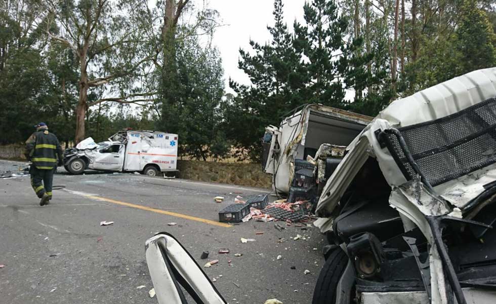 119341Accidente-Ambulancia-Camiones