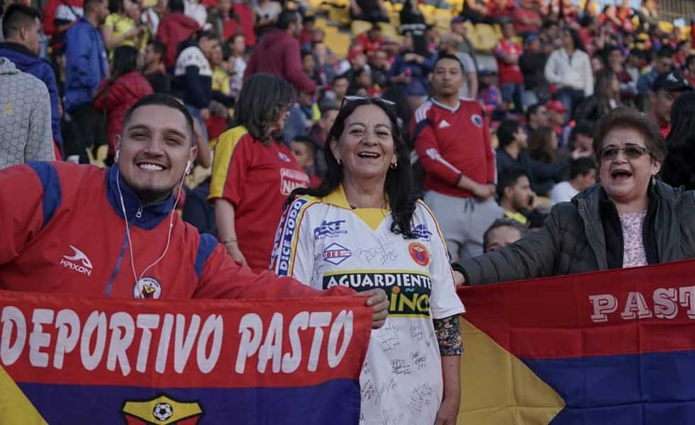 12192533Hinchas-pasto-Campin-Ofc