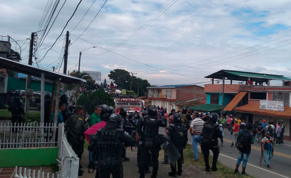 128580Bloqueo-Via-Panamericana-Indigenas-Cauca