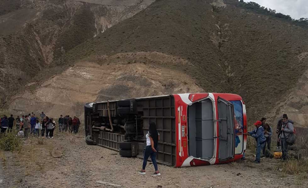 1365552Accidente-Bus-Ecuador-Twitter