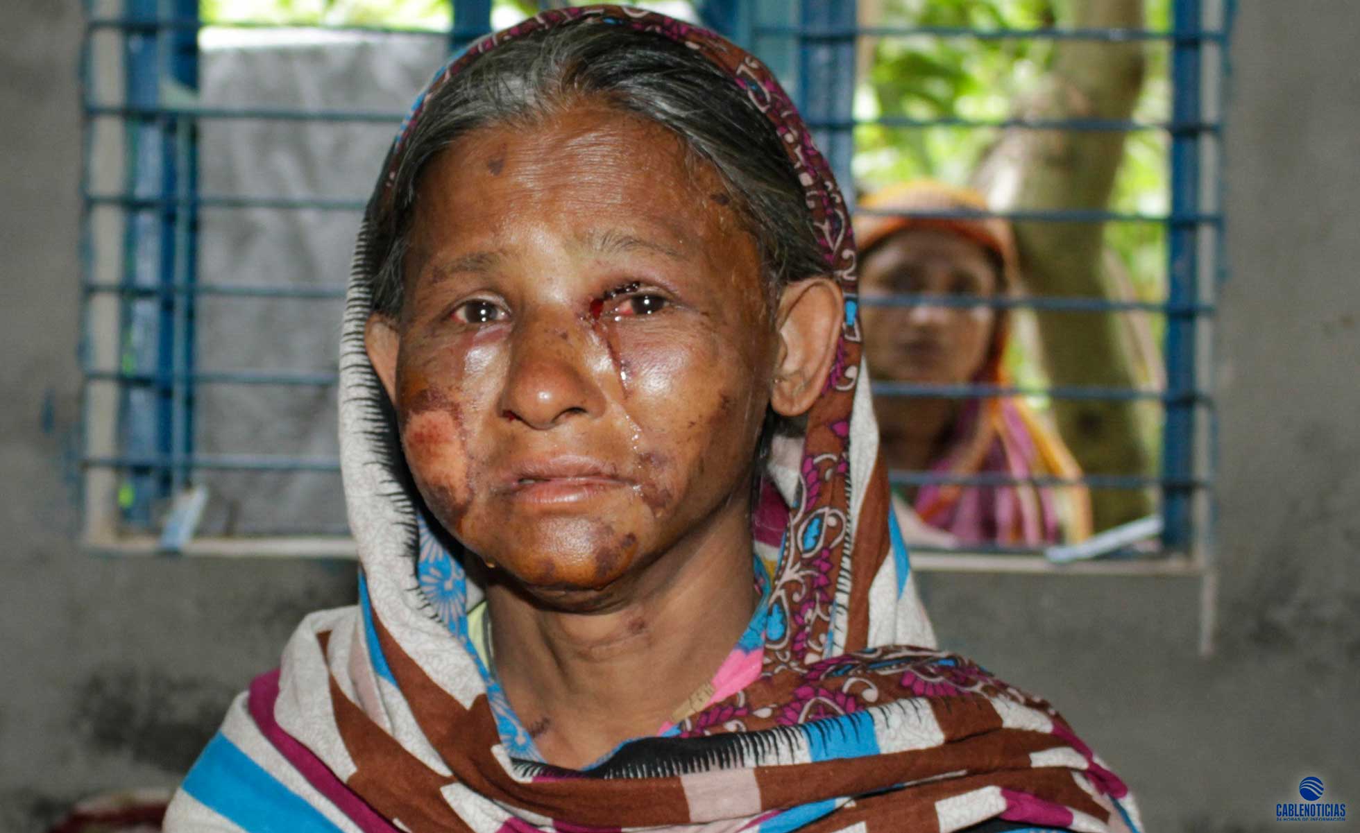 1562639Bangladesh-Lluvias-Mujer-EFE