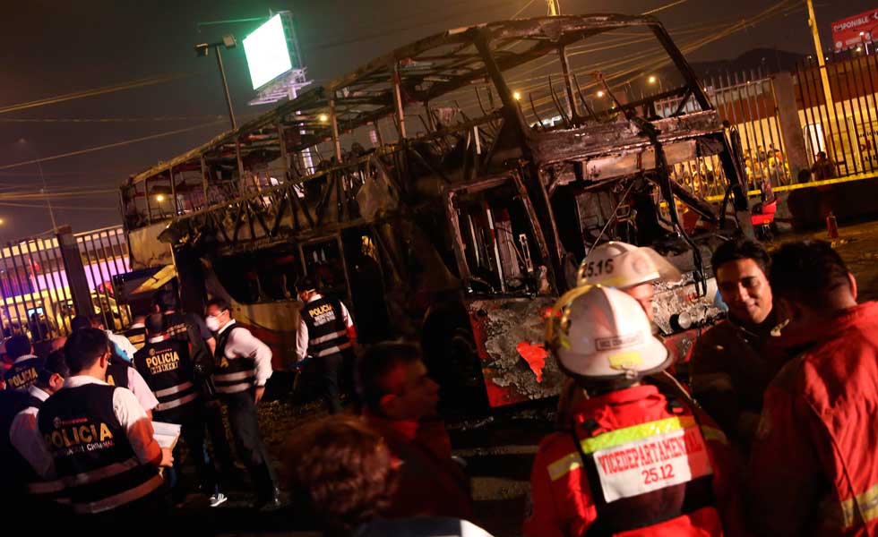 163710Incendio-Bus-Peru-Accidente-EFE