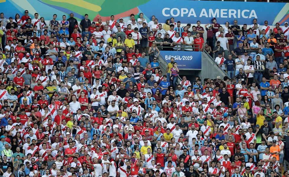 17143750Hinchas-Peru-Brasil-Copa-America-Efe