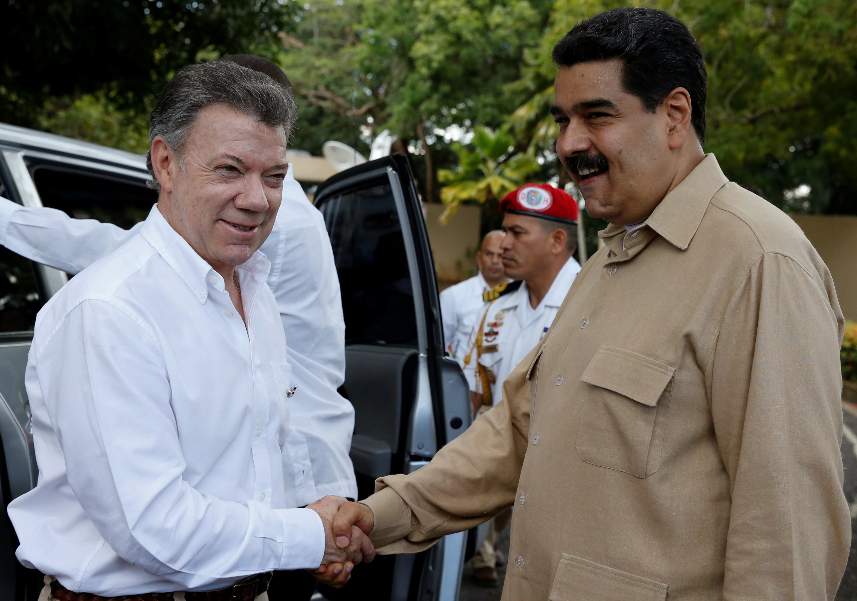 18192222Santos-Maduro-Colombia-Venezuela-Reuters