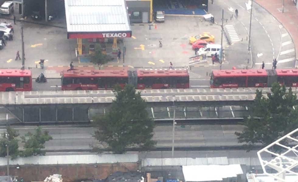 1918Transmilenio-Calle-26-Estacion-Caracas-Tw