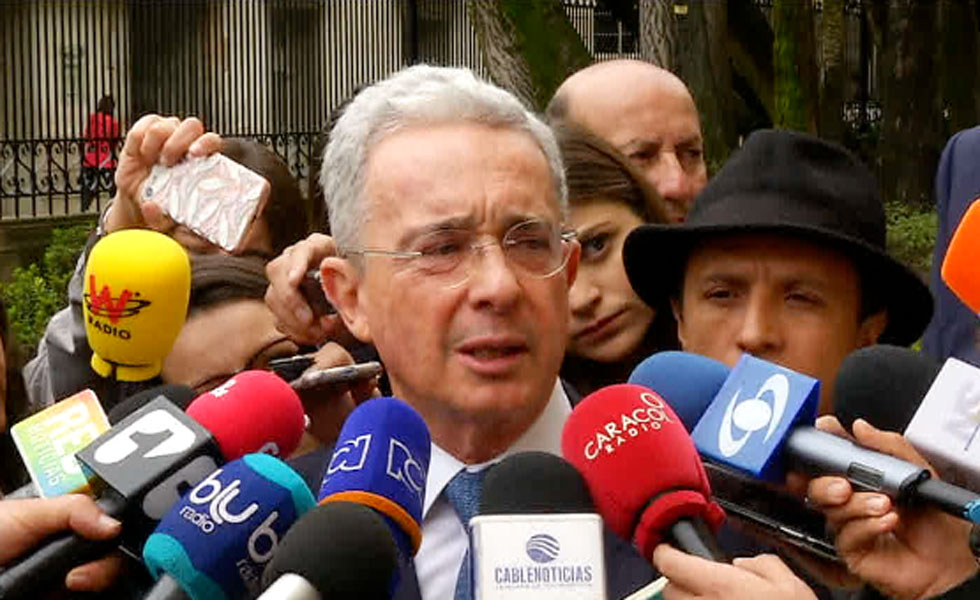 20144412Alvaro-Uribe-Senador-Medios