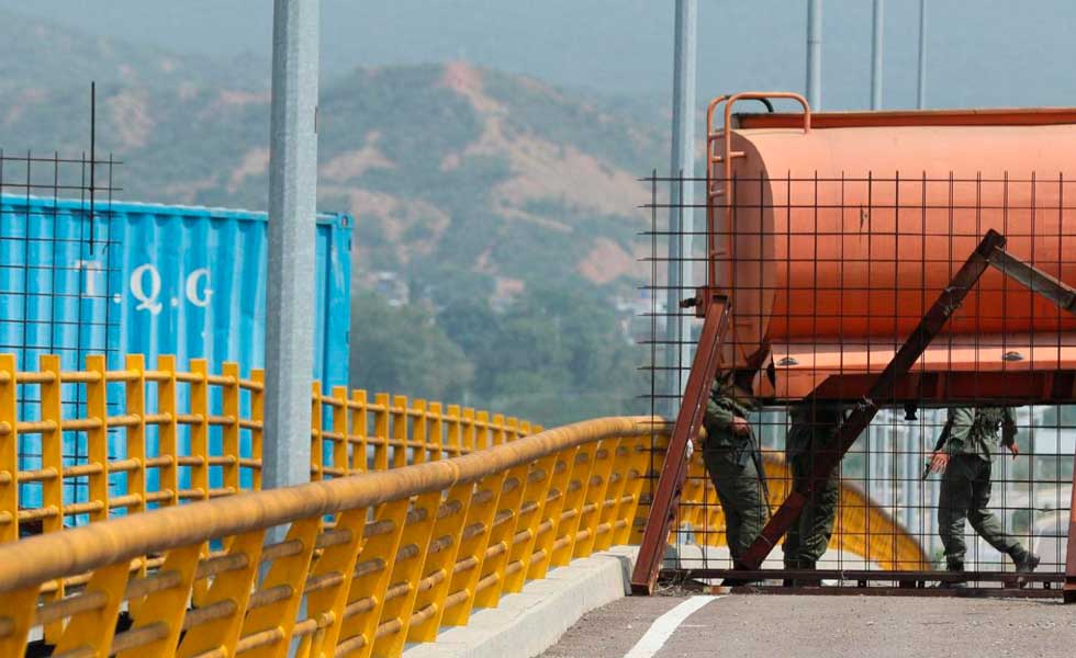 21105039Contenedores-Guardia-Puente-Tienditas-EFE