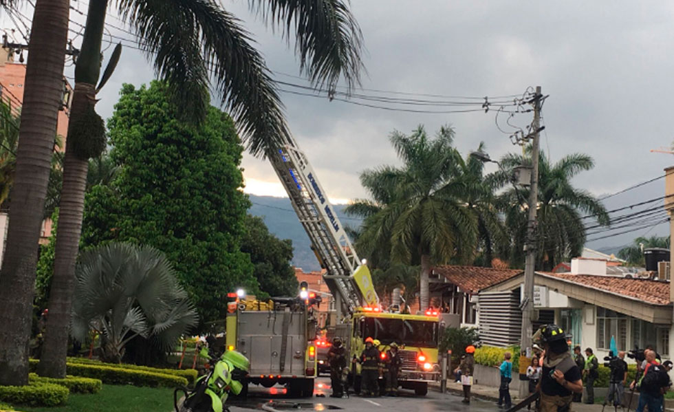 21183930Incendio-Bomberos-Medellin