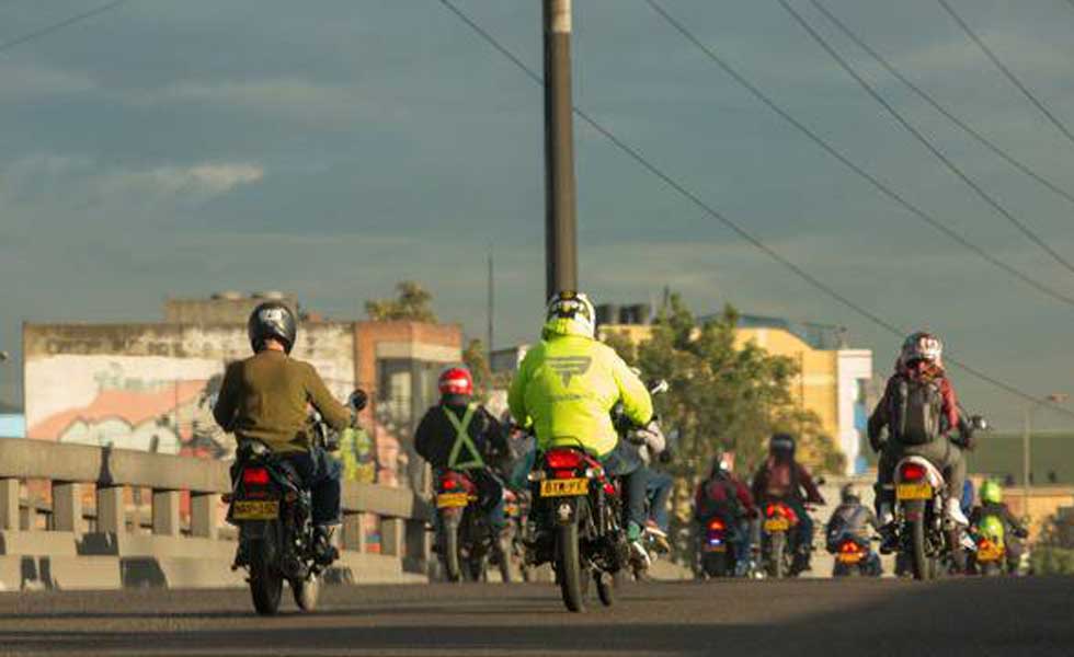 218325Motociclistas-Parrillero-Moto-TwBogota