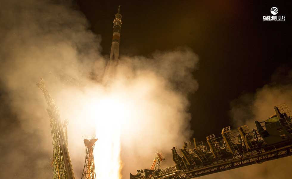 232276Nave-Rusa-Soyuz-Cohete-Efe