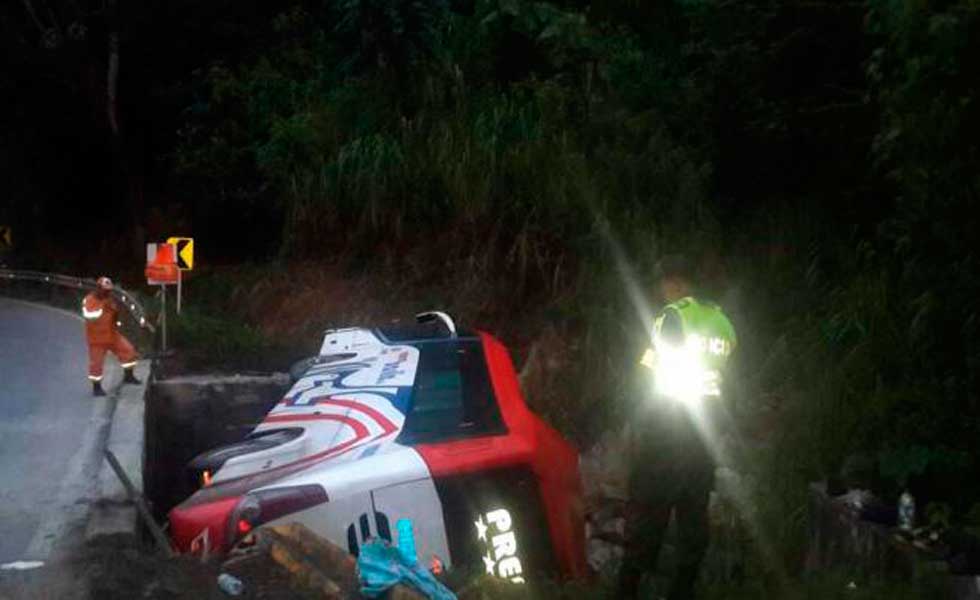 24112027980x600Accidente-Bus-Bucaramanga-Santa-Marta