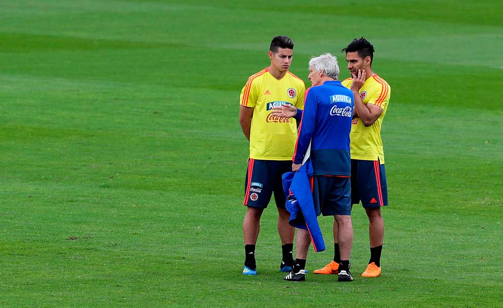 25112531James-Falcao-Pekerman-efe