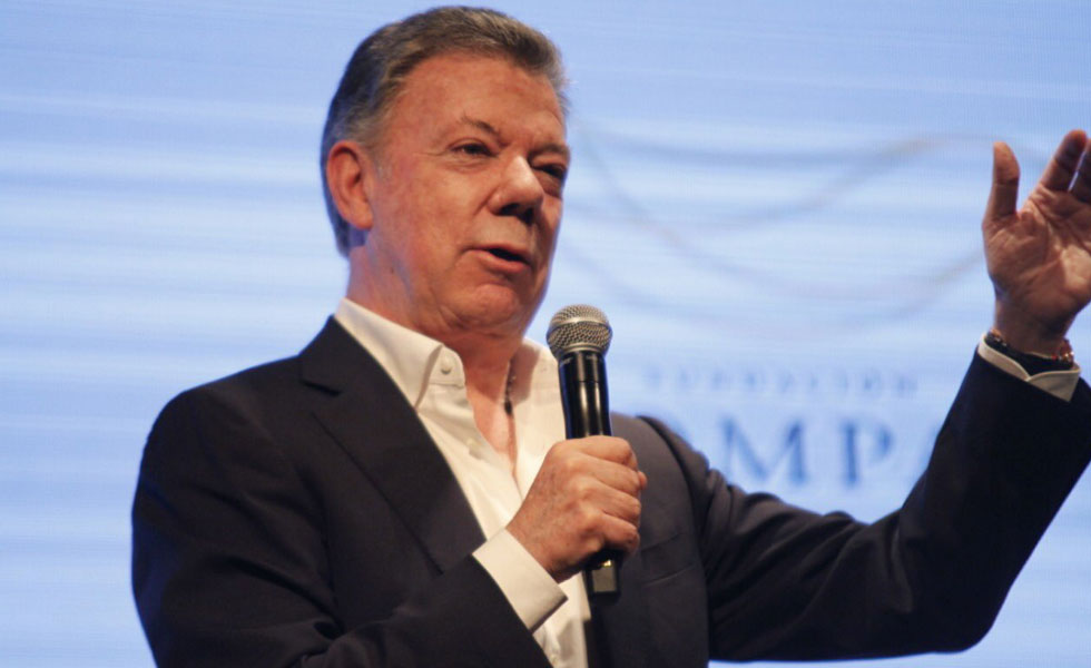 2611261Expresidente-Santos-TW-Oficial