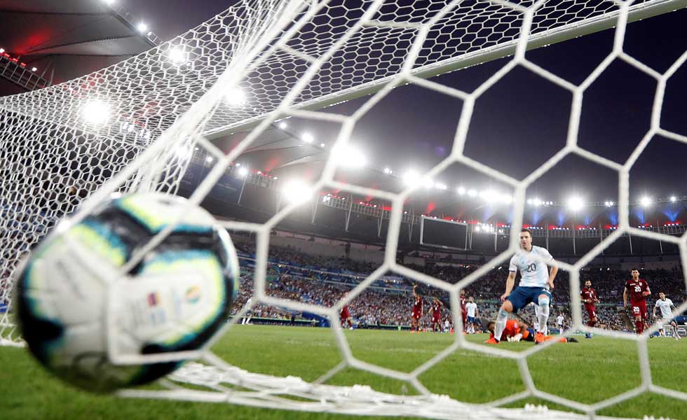 2816140Gol-Balon-Argentina-Venezuela-Copa-America-Efe