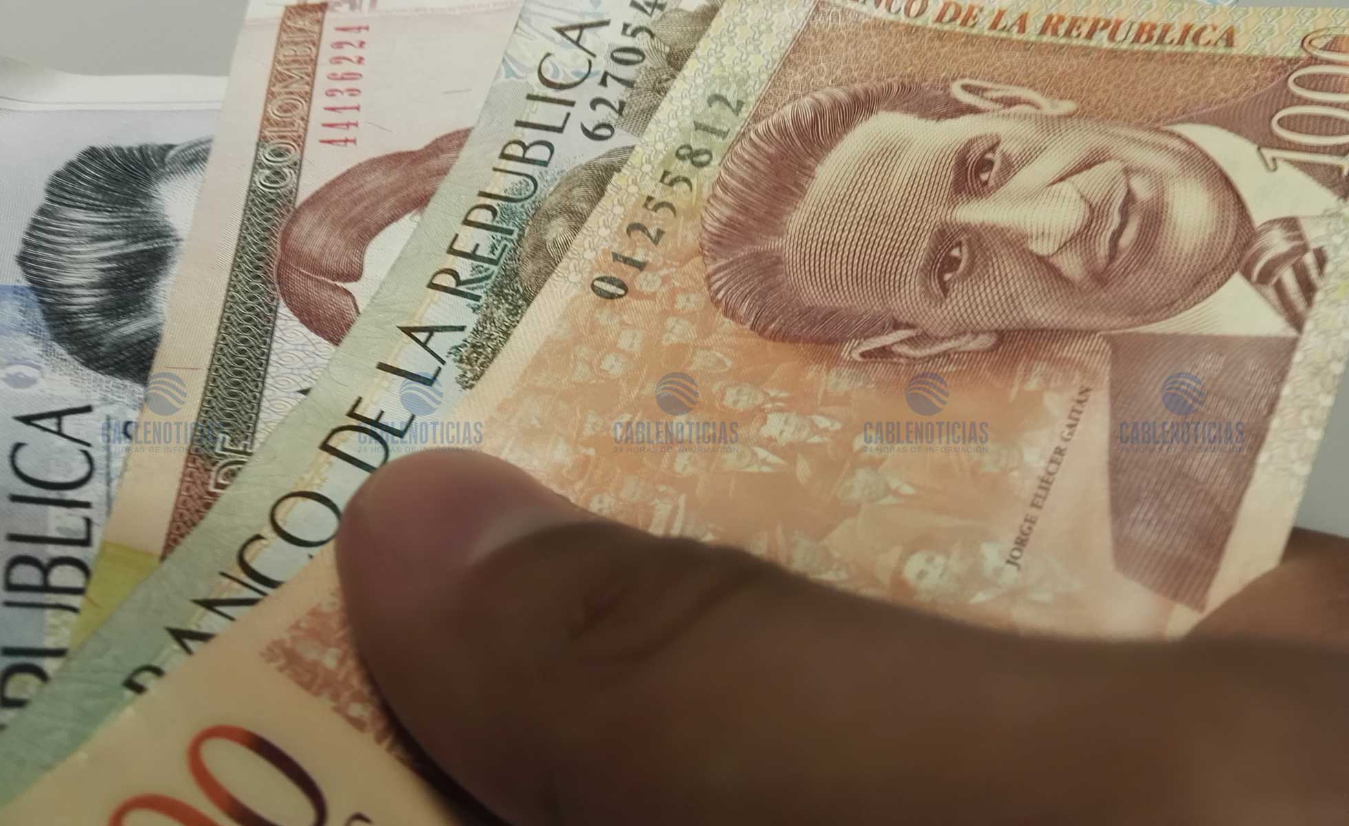 30135610Salario-Minimo-Sueldo-Plata-Dinero-Pesos-Economia-CN-6