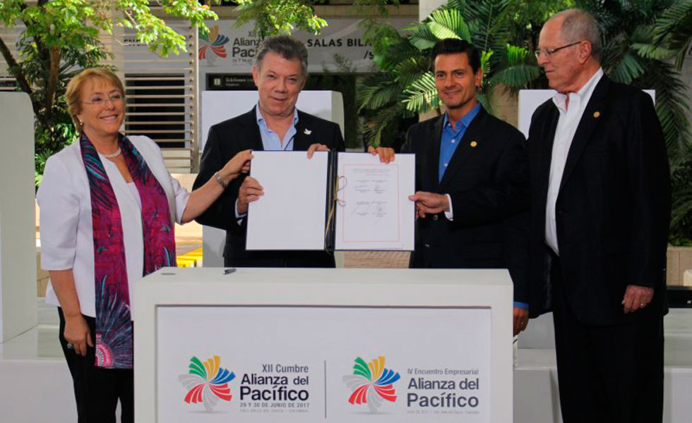 30193028Acuerdo-Cumbre-Pacifico-Santos-Bachelet