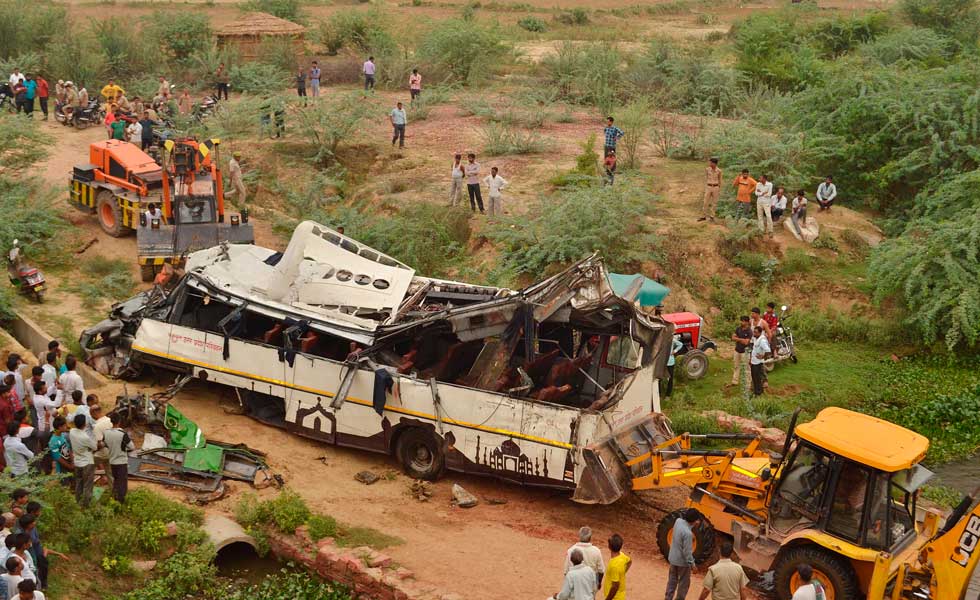 864933Accidente-Bus-India-EFE