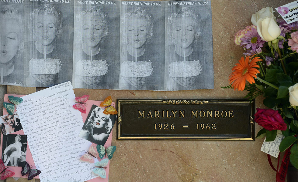 19114730Marilyn-Monroe-Tumba-Muerte-Efe