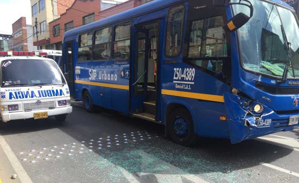 613859Accidente-Bus-SITP-Fontibon-Bomberos