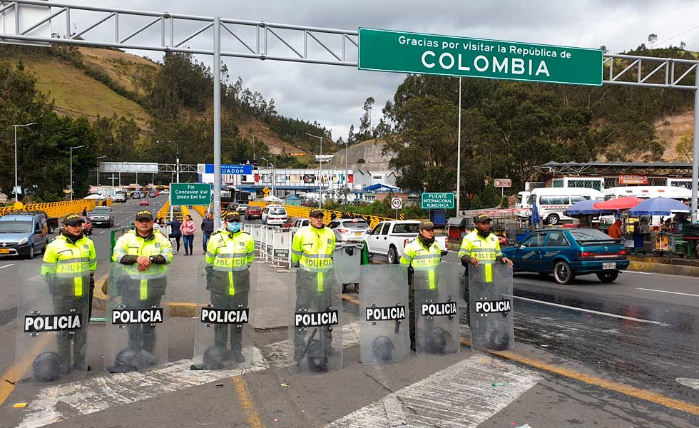 27104553Policia-Frontera-Ecuador-Venezolanos-Paso-EFE