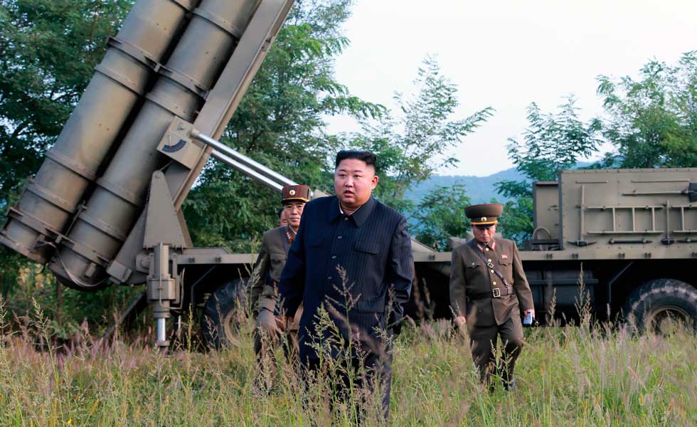 Kim-Jong-Corea-Norte-Lanzacohetes-EFE