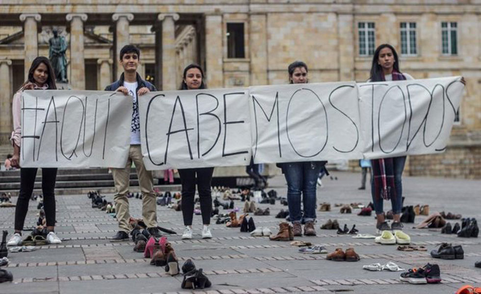 Zapatos-Manifestacion-Xenofobia-Ofc
