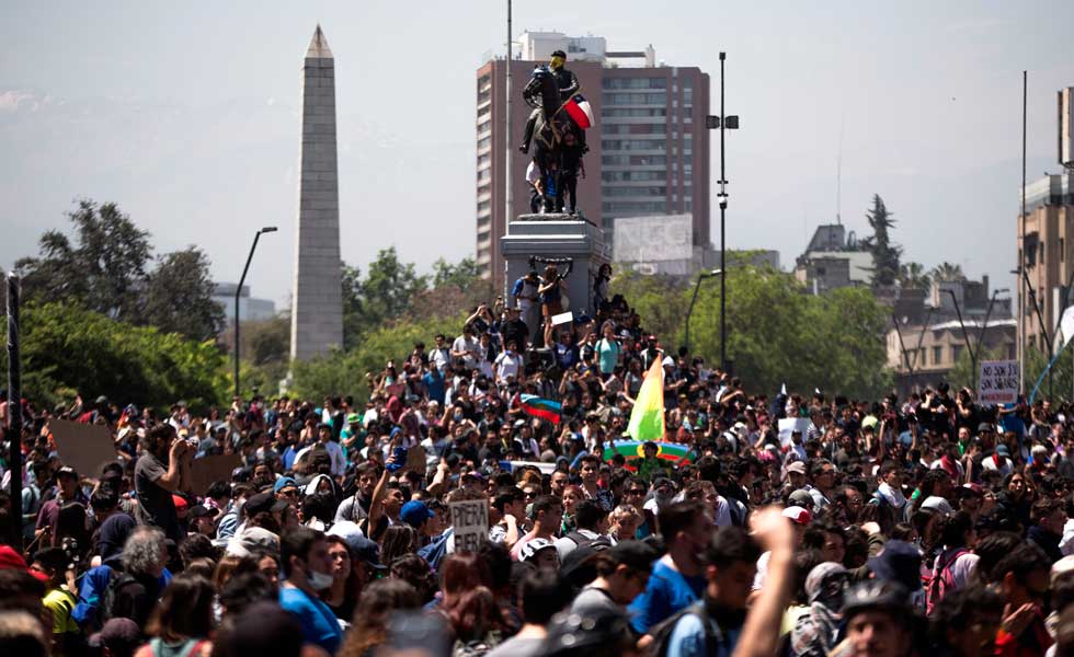 Manifestacion-Chile-Protestas-Jovenes-Diturbios-EFE-4