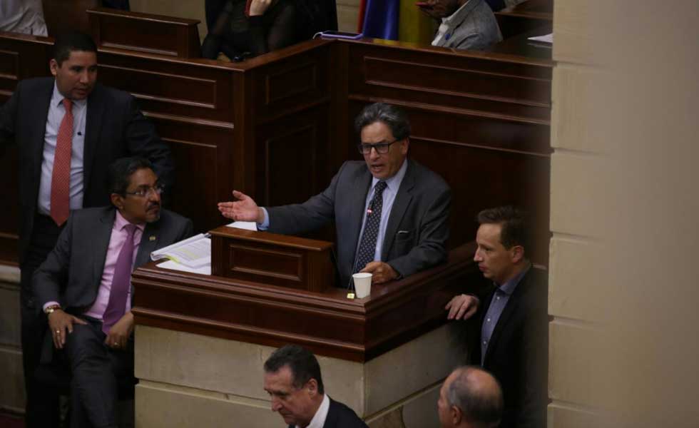Ministro-Hacienda-Alberto-Carrasquilla-Congreso-TwOfc