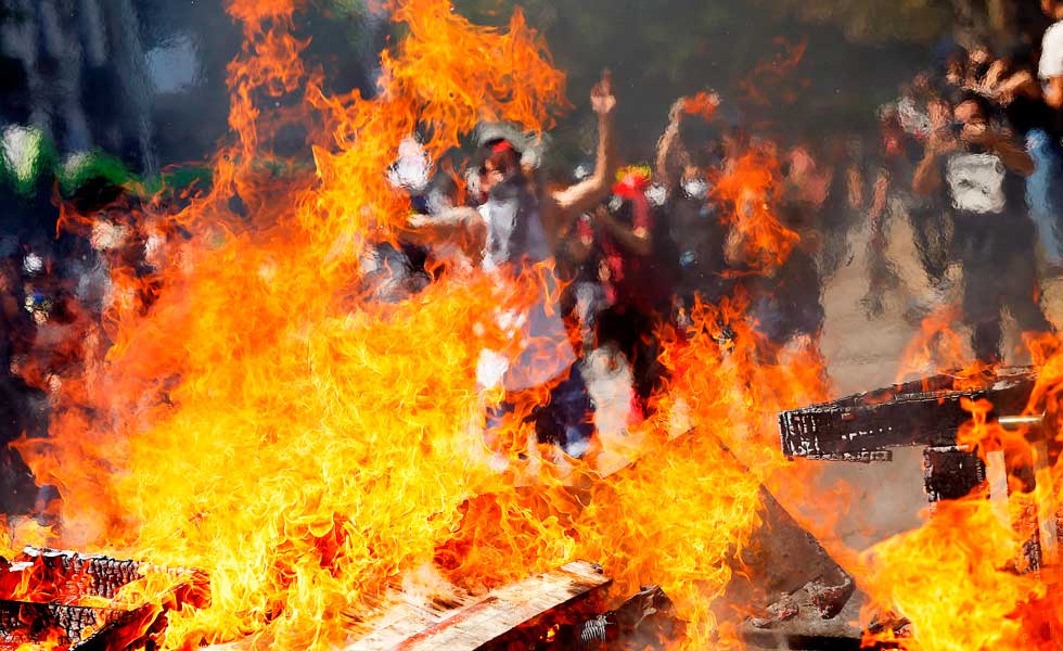 Protestas-Disturbios-Chile-Incendio-EFE