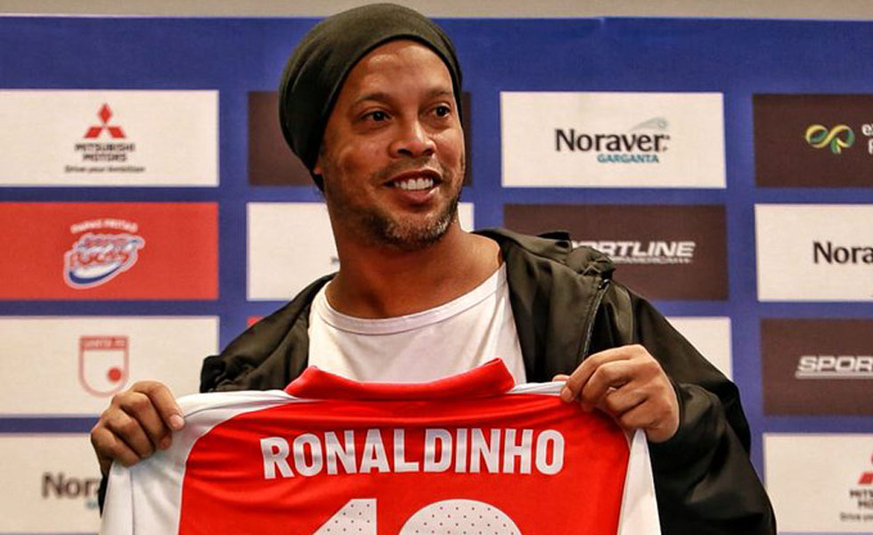 Ronaldinho-Gaucho-Santa-Fe-Tw-OFc