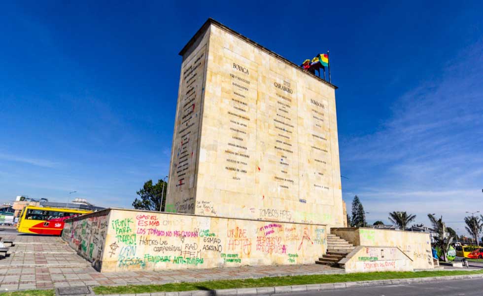 Monumento-Heroes-Danos-Marchas-Vandalismo-Bogota-Alcaldia
