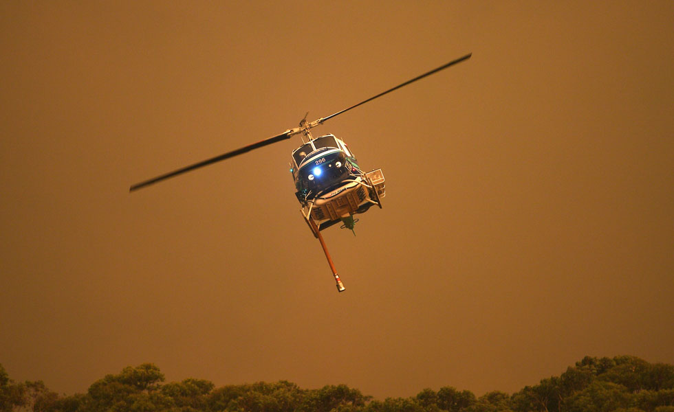 Helicoptero-Arboles-Incendios-EFE