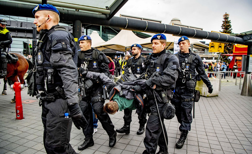 Policias-Holanda-Protesta-Aeropuerto-EFE