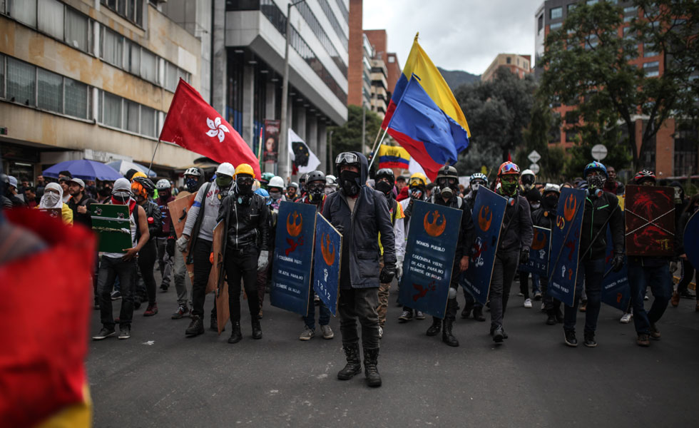 Primera-Linea-Manifestantes-Protesta-Marcha-Bogota-AA