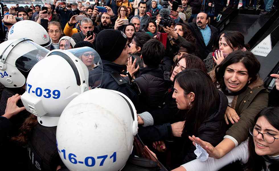 Turquia-Policia-Manifestantes-EFE