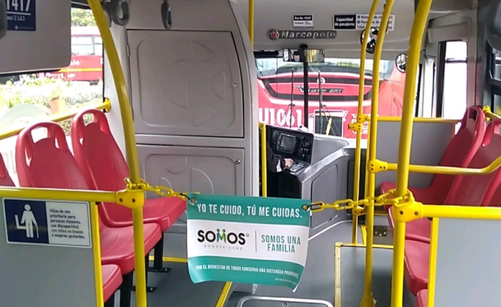 pasajeros-transmilenio-bus-conductor-tw