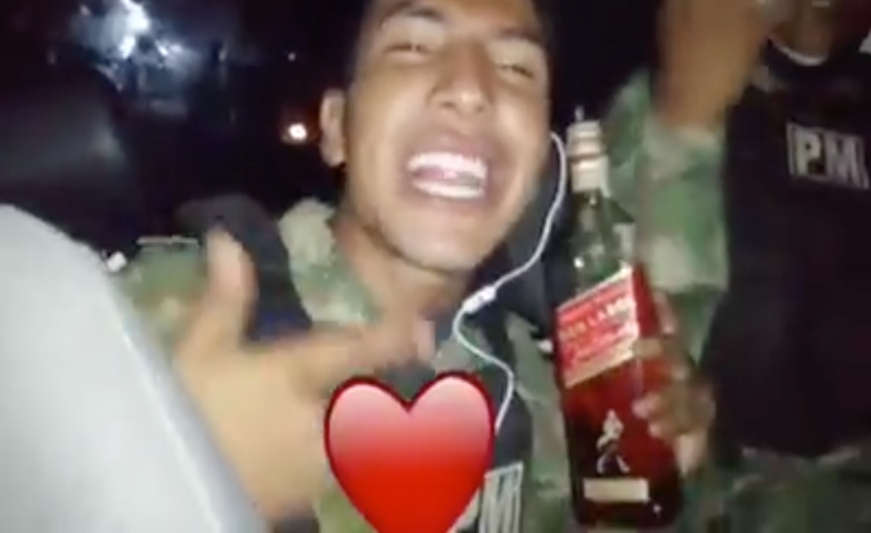 militares-puertocolombia-alcohol-cap