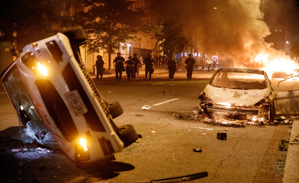 protestas-eeuu-desmanes-accidente-carros-efe