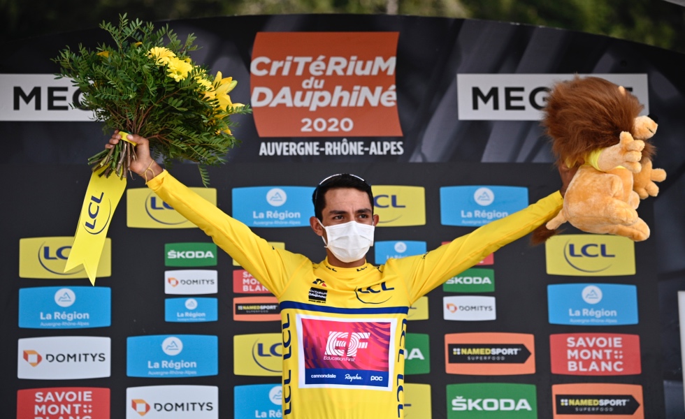 Megeve (France), 16/08/2020.- Colombian rider Daniel Martinez of EF Pro Cycling team, wearing a protective mask, celebrates on the podium after winning the Criterium du Dauphine cycling race in Megeve, France, 16 August 2020. (Ciclismo, Francia) EFE/EPA/Anne Christine Poujoulat/ POOL