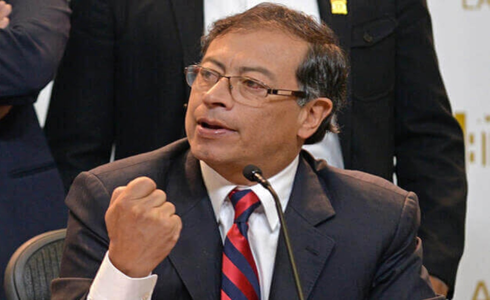 gustavopetro-senador-colombiahumana-sesion-senado-tw