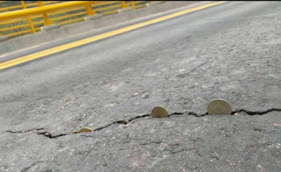 monedas-grietas-puente-hisgaura-santander-tw