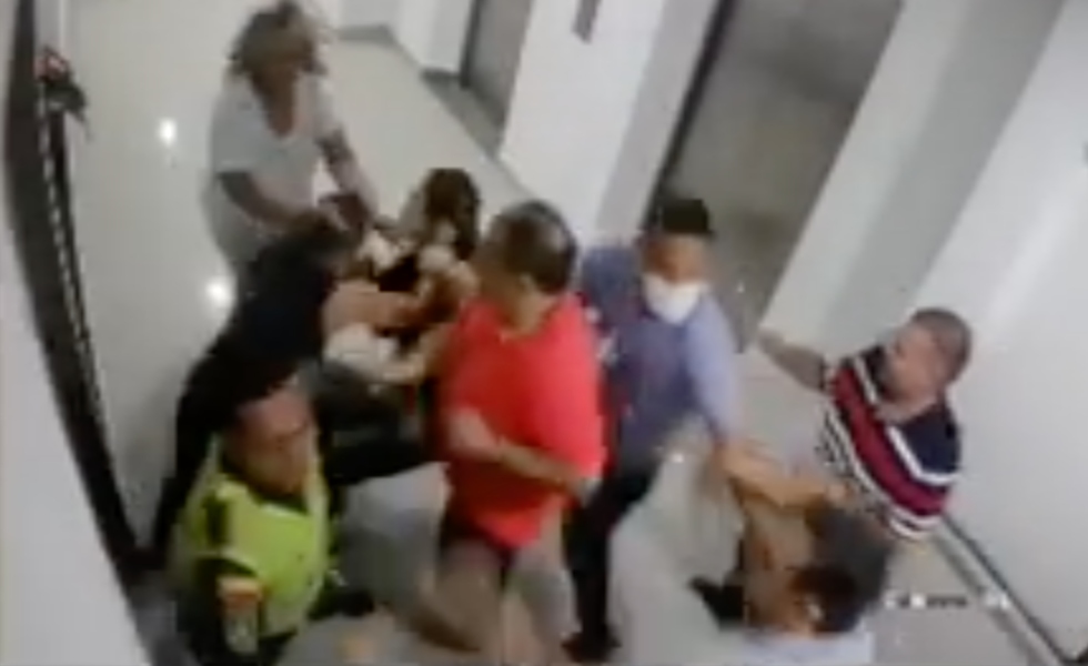 pelea-golpes-mujer-pediatra-video