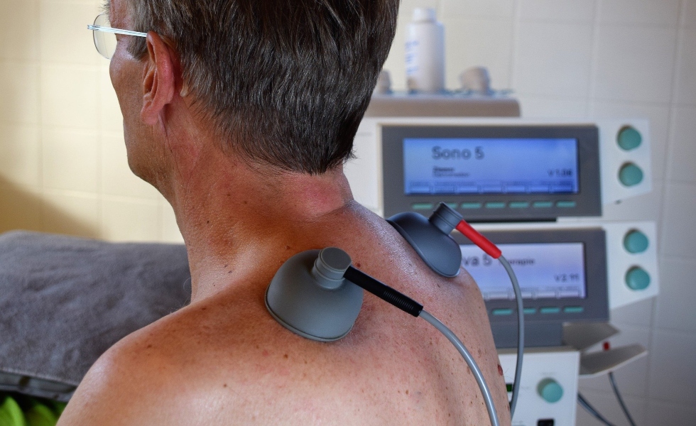 electroterapia-dolor-espalda-tratamiento-paciente-hospital-gsdu