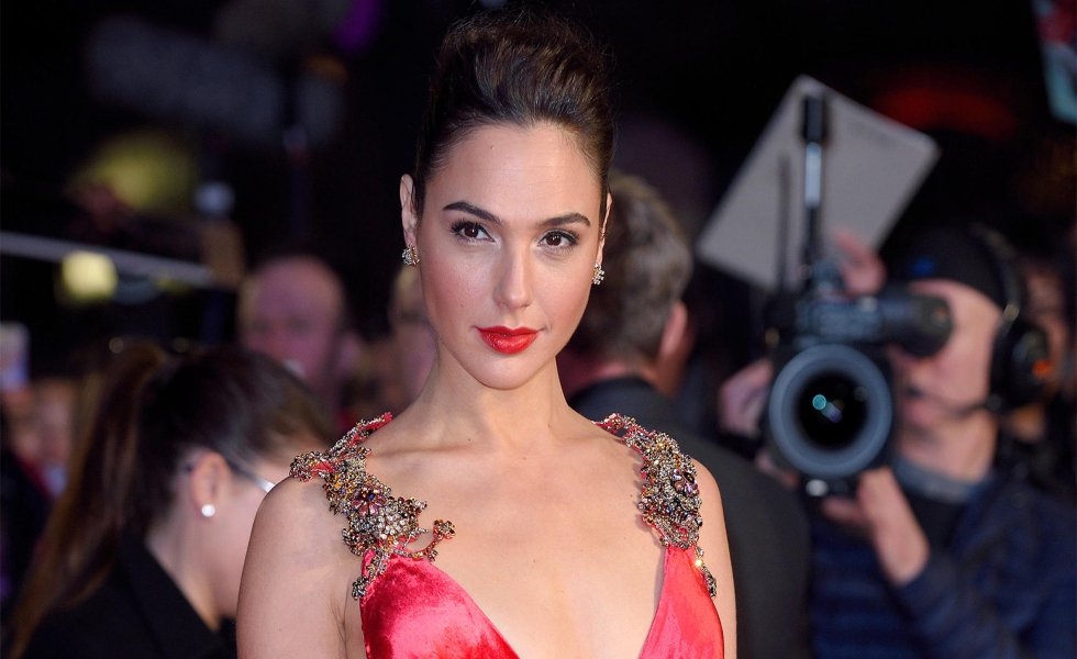 LONDON, ENGLAND - MARCH 22:  Gal Gadot arrives for the European Premiere of 'Batman V Superman: Dawn Of Justice' at Odeon Leicester Square on March 22, 2016 in London, England.  (Photo by Karwai Tang/WireImage)