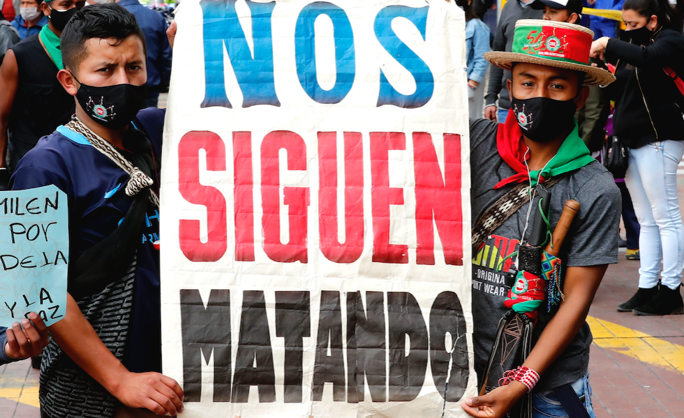 Pancarta-Asesinatos-Indigenas-EFE