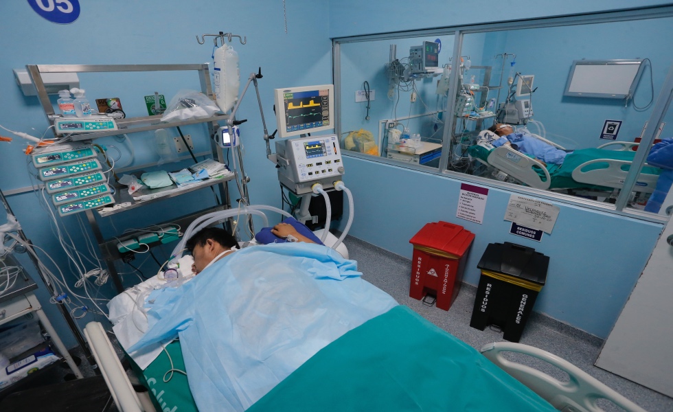 Hospital Nacional Sabogal colapsa sin camas UCI y alerta el sistema de Salud de Per˙
