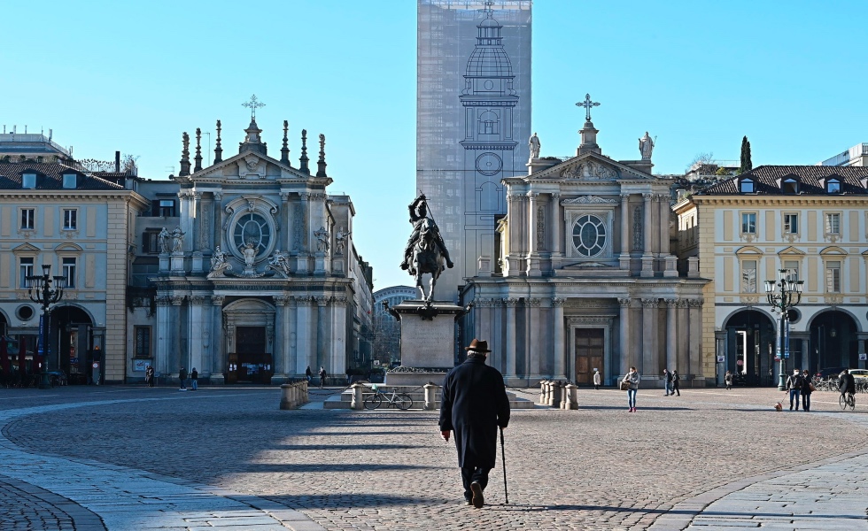 Turin (Italy), 01/03/2021.- Almost empty streets due to coronavirus restrictions in Turin, Italy, 01 March 2021. The Italian government tightened coronavirus restrictions in Turin to help stop the widespread of coronavirus. (Italia) EFE/EPA/Alessandro Di Marco