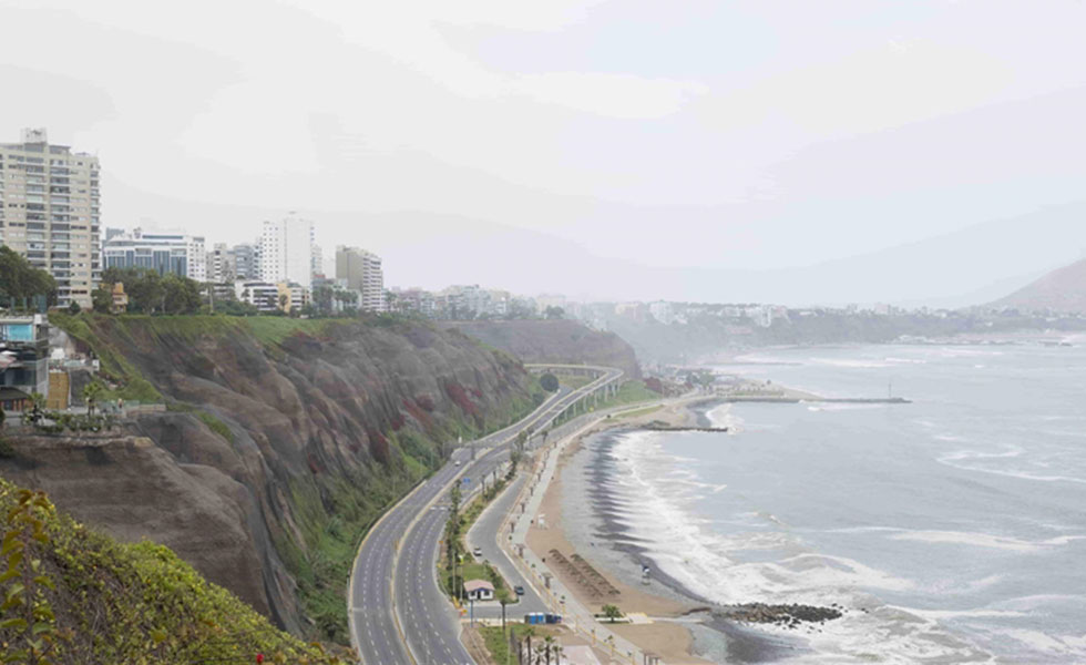 Playa en Lima, Perú, durante la pandemia del coronavirus. (Juanjo Fernández - Agencia Anadolu)