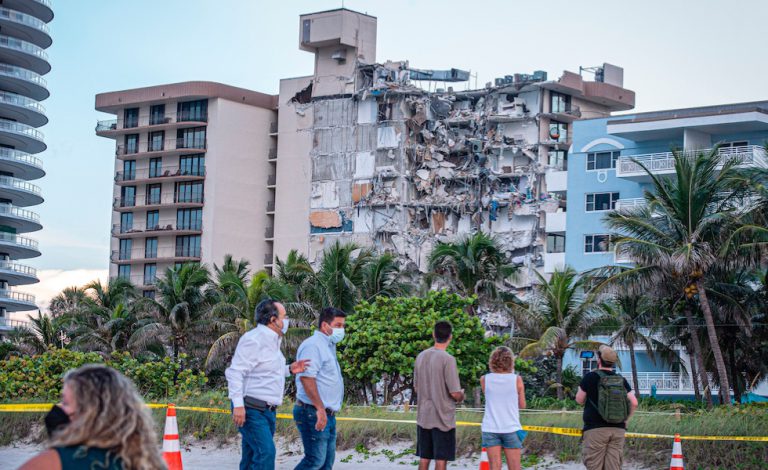 Suben a 3 muertos por derrumbe edificio de viviendas en Miami, según medios - CABLENOTICIAS